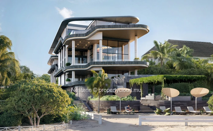 Beach Front Two-storey, 293 m² ground-floor apartment - Garden View