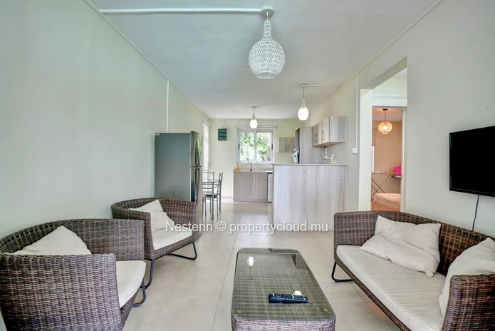 Modern 2-Bedroom Apartment with Beachfront Access