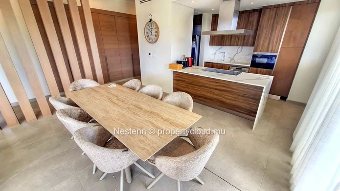 Fabulous 3-bedroom penthouse in a secure, upscale residence