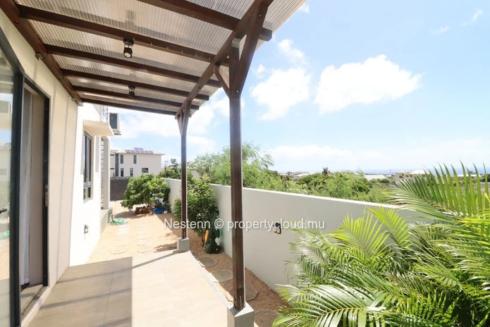 Superbe maison neuve avec piscine privée et vue mer et montagne en résidence sécurisée. 