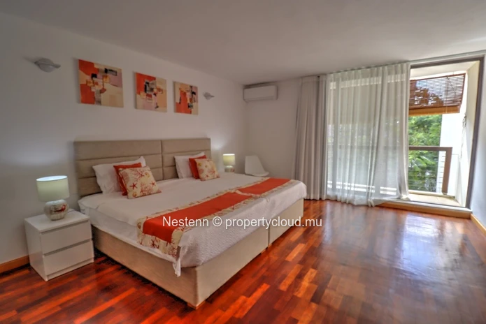 Beautiful 2 bedroom apartment just minutes from the beach