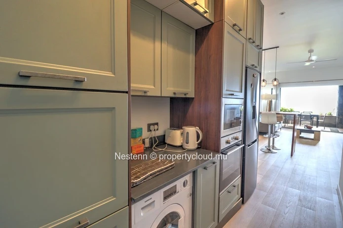 Magnificent beachfront apartment with sea views in a secure residence.