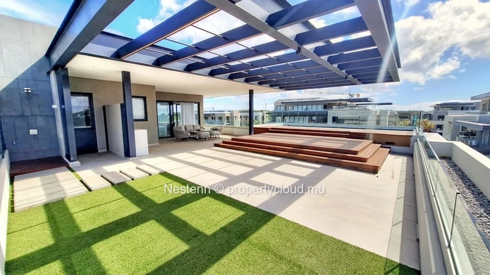 Fabulous 3-bedroom penthouse in a secure, upscale residence