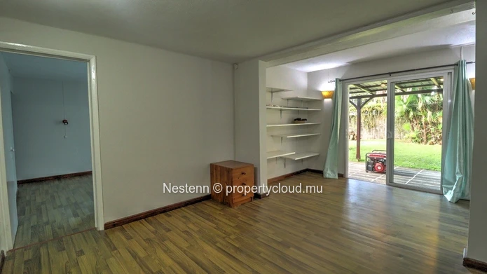 Office of over 500m² 