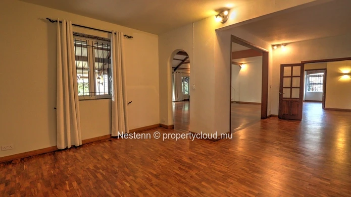 Office of over 500m² 