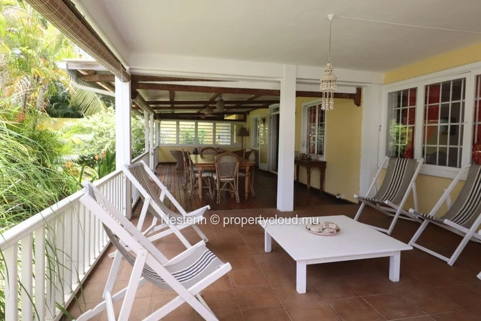 Maison traditionnelle avec grand jardin arboré 