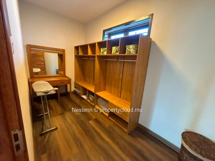 Exceptional Villa With 5 Suites For Rent – Pereybere