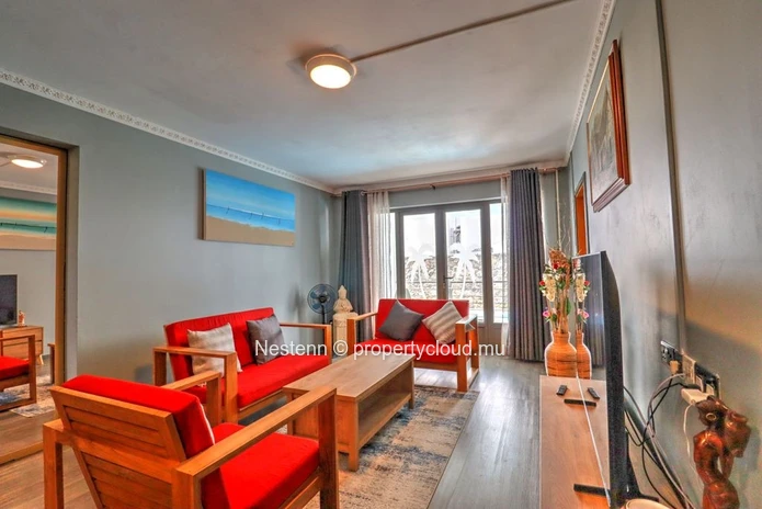 Modern 2-Bedroom Ensuite Apartment with Pool