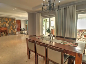 6 Bedroom House