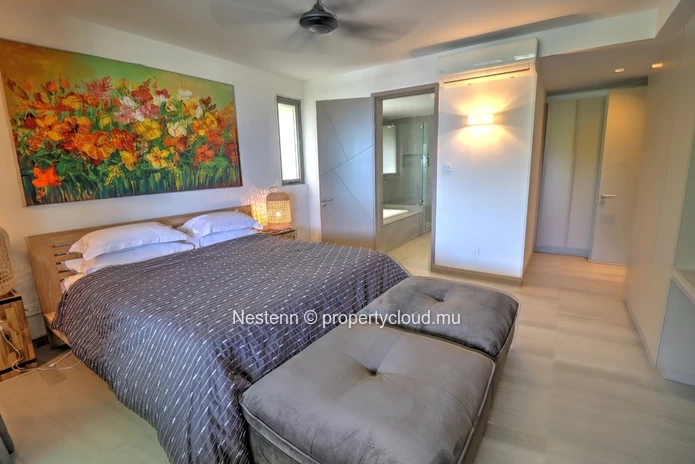 Modern 3 bedroom apartment with private pool and direct beach access