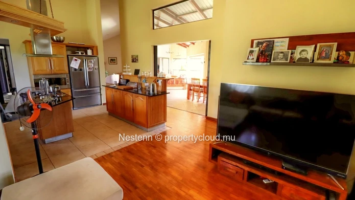 Superbe villa familiale de 4 chambres dans un domaine sécurisé et recherché
