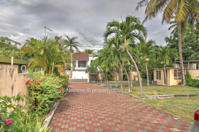 2-Bedroom Apartment with direct beach access