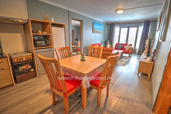 Modern 2-Bedroom Ensuite Apartment with Pool