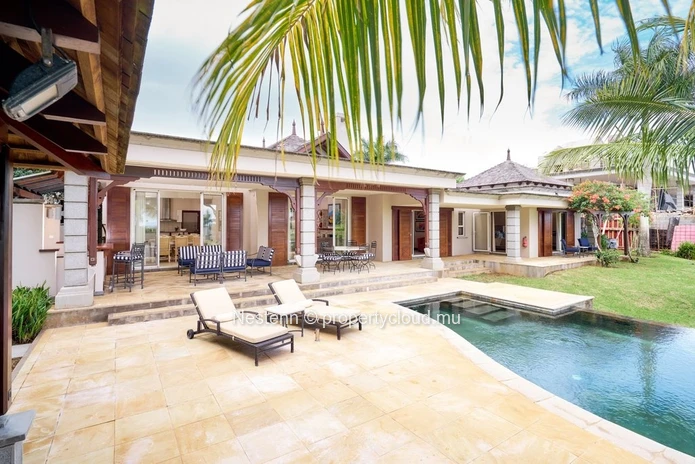 4 bedrooms villa with private pool and garden in a golf estate