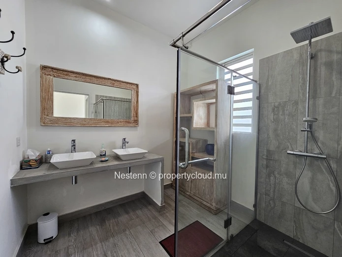 Maison moderne de 4 chambres