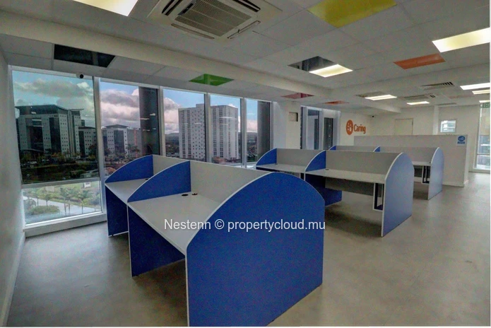 Office space of 1,086 m² in a sought after business centre. 