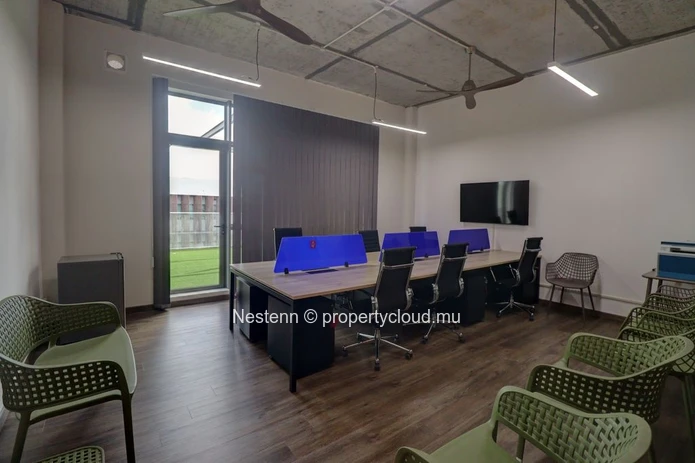 Prestigious office with breathtaking views in the heart of the Vivea Business Park