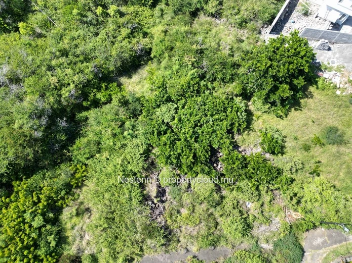 706m² of residential land – 5 Minutes walk to the beach