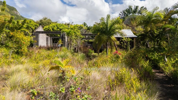 Domaine avec vue sur mer comprenant 17 chalets dans un cadre tropical luxuriant