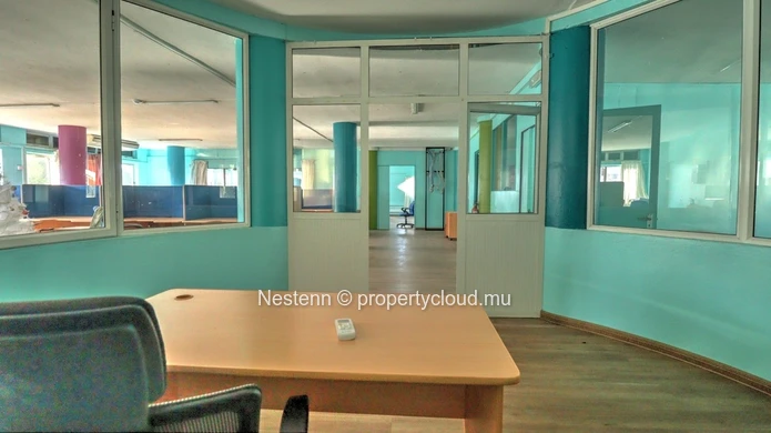 Office space of 371.61 m² 