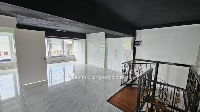 150 m² commercial space ideally located near the station and shops