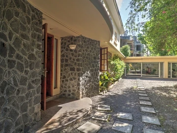 5 Bedroom House