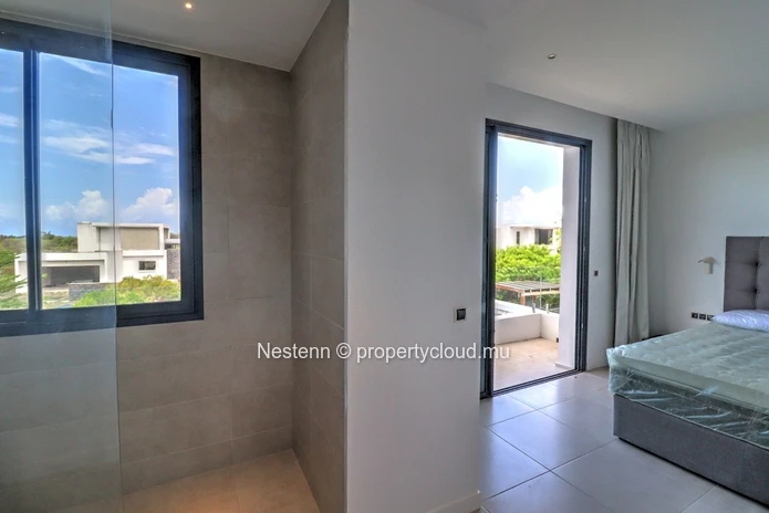 Le confort d'une villa neuve de 4 chambres en suite dans un domaine sécurisé