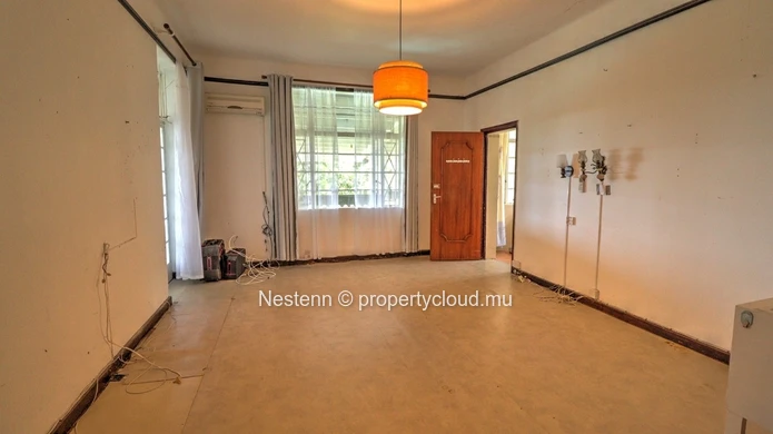 Exceptional property of 5,800 m² 