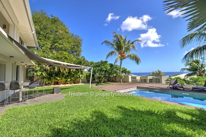 Fantastic 5 bedroom villa with panoramic sea views