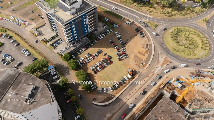 Terrain constructible très bien placé - Ebène - Parking - Immeuble potentiel