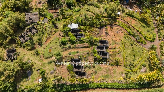 Domaine avec vue sur mer comprenant 17 chalets dans un cadre tropical luxuriant