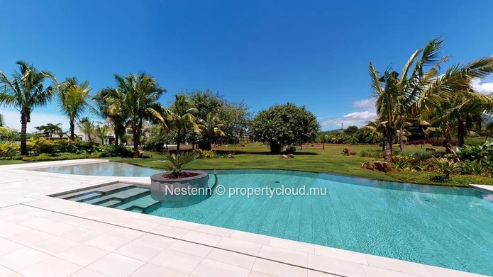 Exceptional 5-bed villa with mountain views in a renowned golf estate.