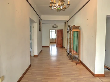 6 Bedroom House