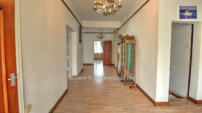 Exceptional property of 5,800 m² 