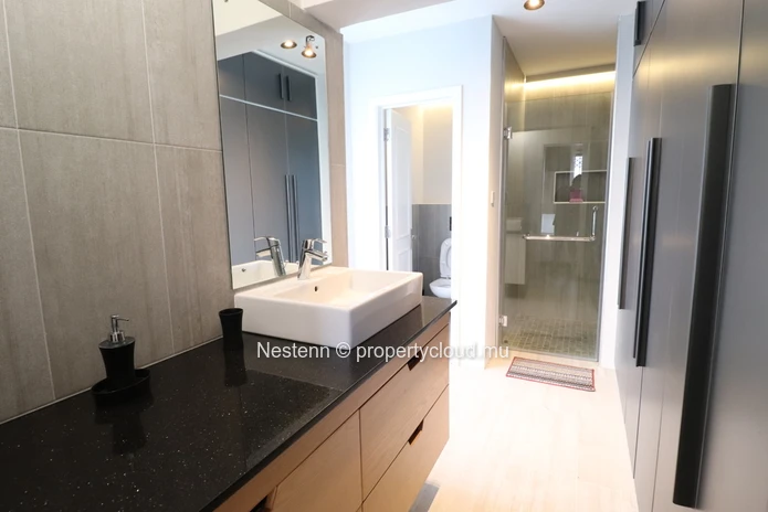 Spacious 6-bed house located near the beach 