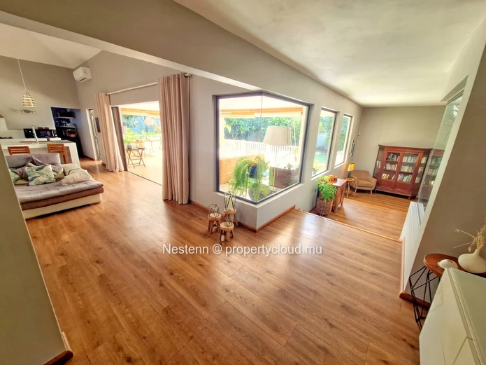 Superbe villa spacieuse de 4 chambres, située dans un quartier résidentiel calme et recherché
