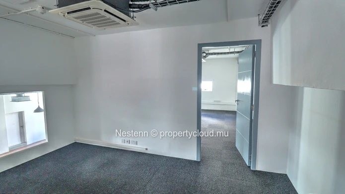  Bâtiment stratégique de 2 158,1 m² 