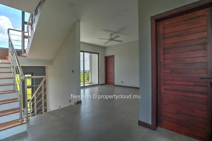 Villa haut de gamme de 4 chambres avec 324 m² sur un terrain de 409 m² 
