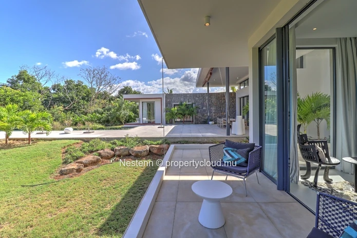 Exceptionnelle villa de 5 chambres en suite dans un cadre enchanteur de bord de rivière