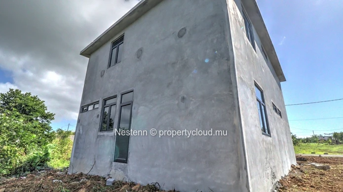 Maison neuve en construction 