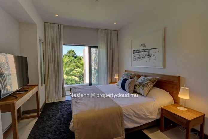 Bel appartement meublé de 3 chambres avec piscine privée et vue sur montagnes.