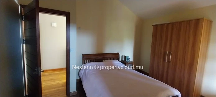 Magnifique villa de 418 m² avec jardin luxuriant, piscine et terrasses panoramiques