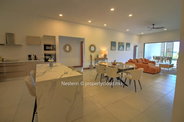 3 bedroom apartment with sea view