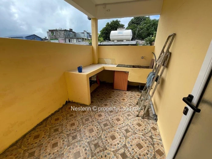Freshly renovated furnished 3 bedrooms apartment 