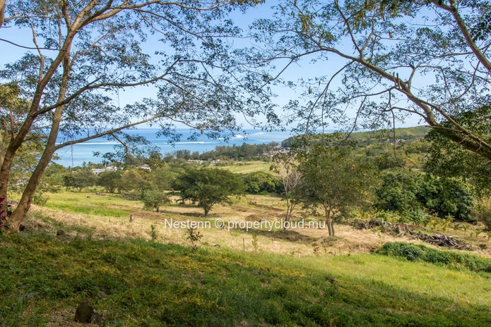 Terrain résidentiel de 2 516 m² avec vue sur la mer
