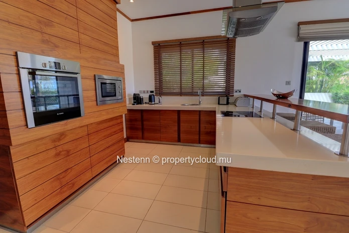 Beautiful 5-bed sea view villa on Ernie Els Golf Course
