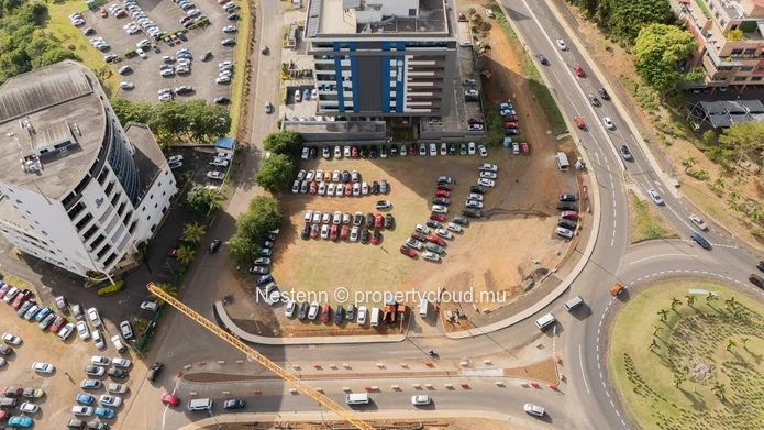 Terrain constructible très bien placé - Ebène - Parking - Immeuble potentiel