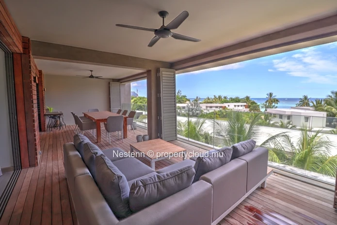 Modern 3 bedroom apartment with private pool and direct beach access