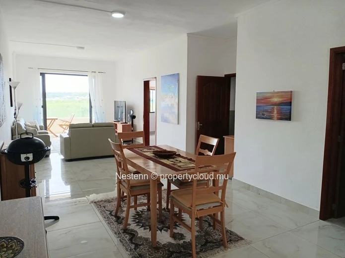 Spacious apartment in a secure and extremely quiet residence