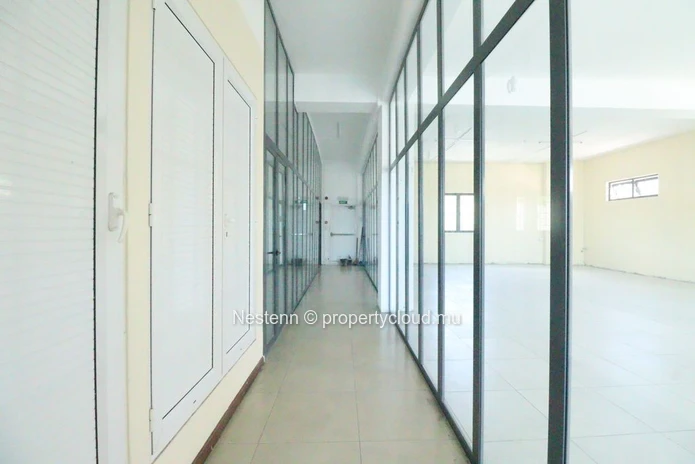 Espace bureau non meublé de 211 m² occupant l'ensemble du 4? étage